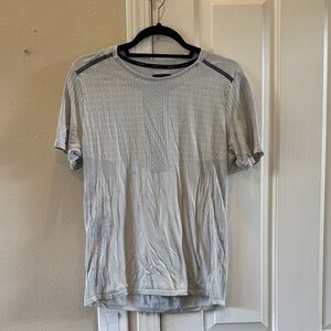 Nike Short Sleeve White Workout Shirt -medium